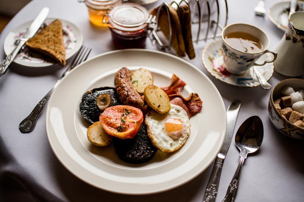 Holdsworth House 4*